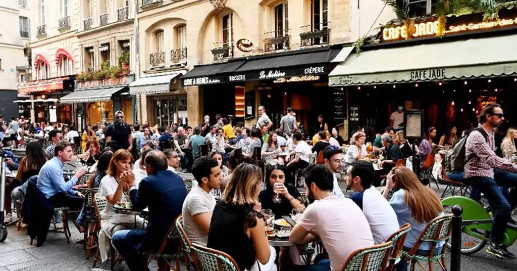 Un lugar con mucha afluencia d eclientes es un buen sitio donde poner un restaurante de comida rápida